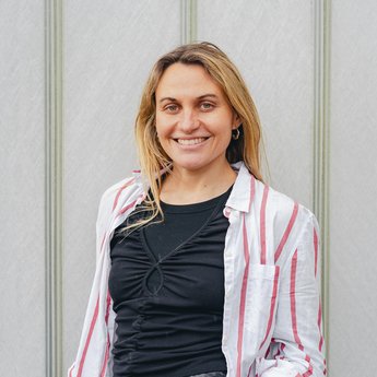 portrait photo of Mira Raab