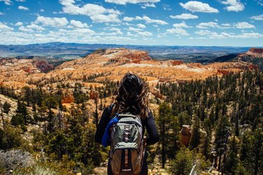 pathfinder_girl_mountains